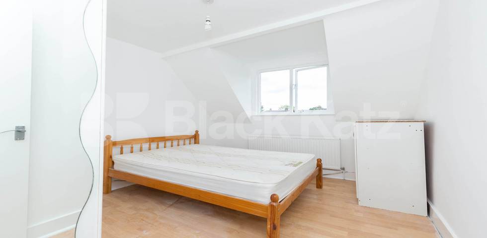 Cosy one bed within a period house mins to tube and shops  Newnham Road, Wood Green